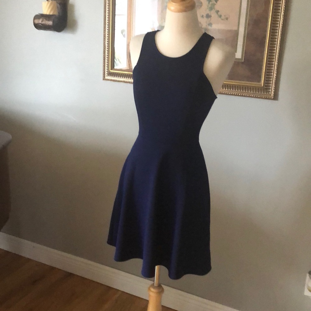 Size M dress navy is the new Black never worn